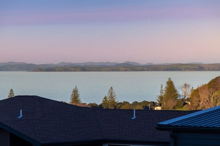 Photo of property in 7 Makumaku Place, Long Bay, Auckland, 0630