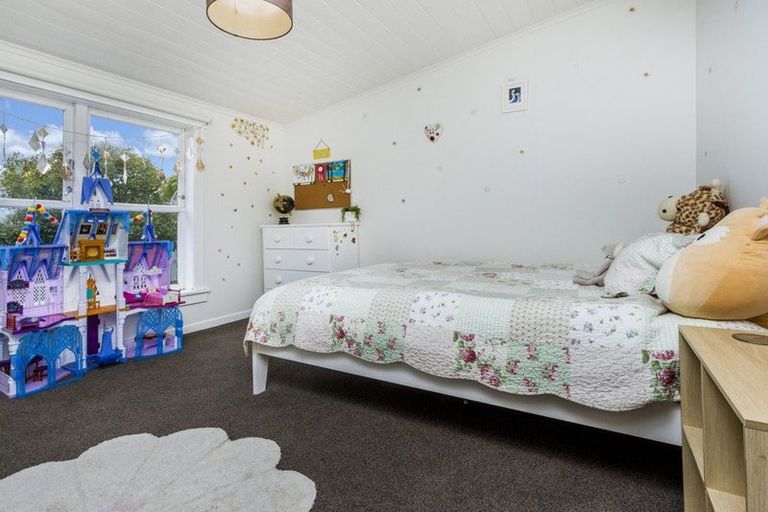 Photo of property in 33 Waimana Avenue, Northcote Point, Auckland, 0627