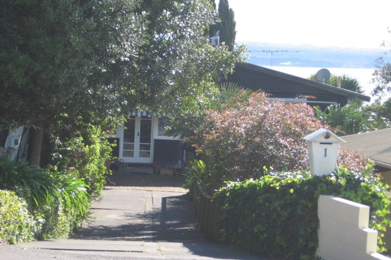 Photo of property in 1 Karaka Road, Bluff Hill, Napier, 4110