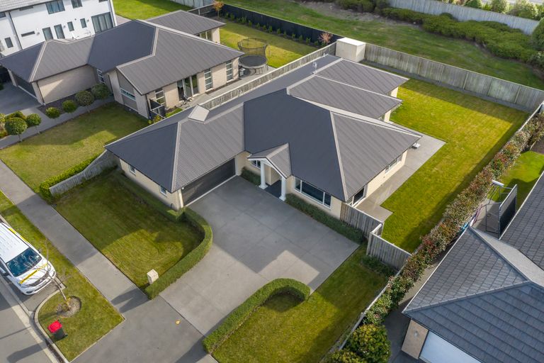 Photo of property in 35 Mariposa Crescent, Aidanfield, Christchurch, 8025