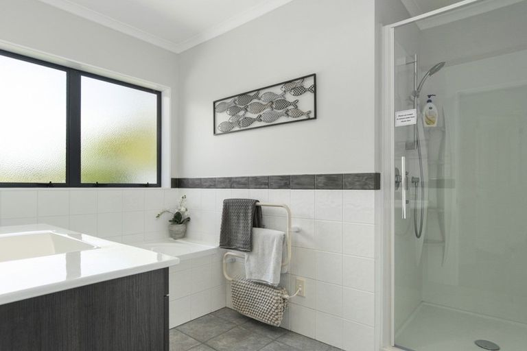 Photo of property in 37 Canon Road, Tanners Point, Katikati, 3170