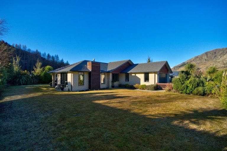 Photo of property in 14 Morning Star Terrace, Arthurs Point, Queenstown, 9371