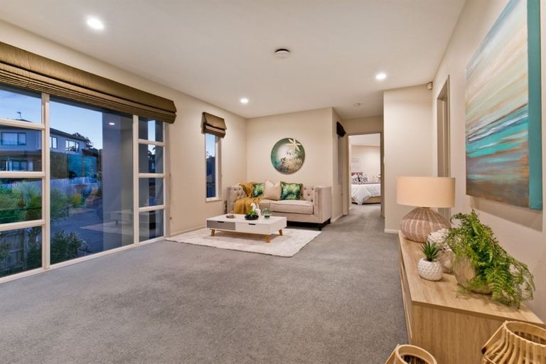 Photo of property in 41 Sapperton Drive, Henderson, Auckland, 0612