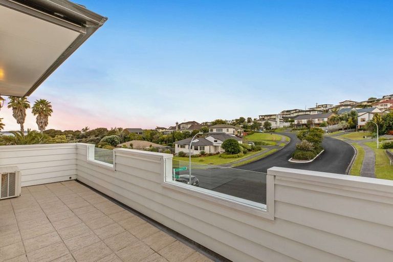 Photo of property in 9 Ambassador Glade, Orewa, 0931