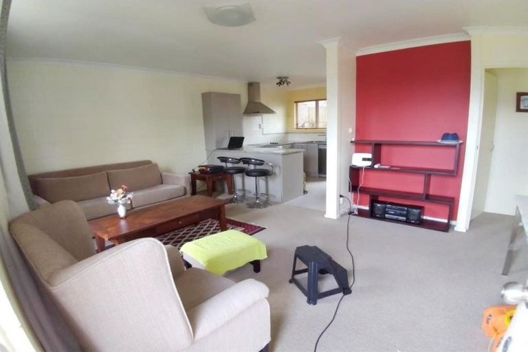 Photo of property in 2/138 Rangatira Road, Beach Haven, Auckland, 0626