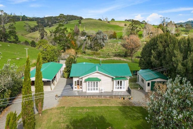 Photo of property in 124 Kanohi Road, Kaukapakapa, 0873