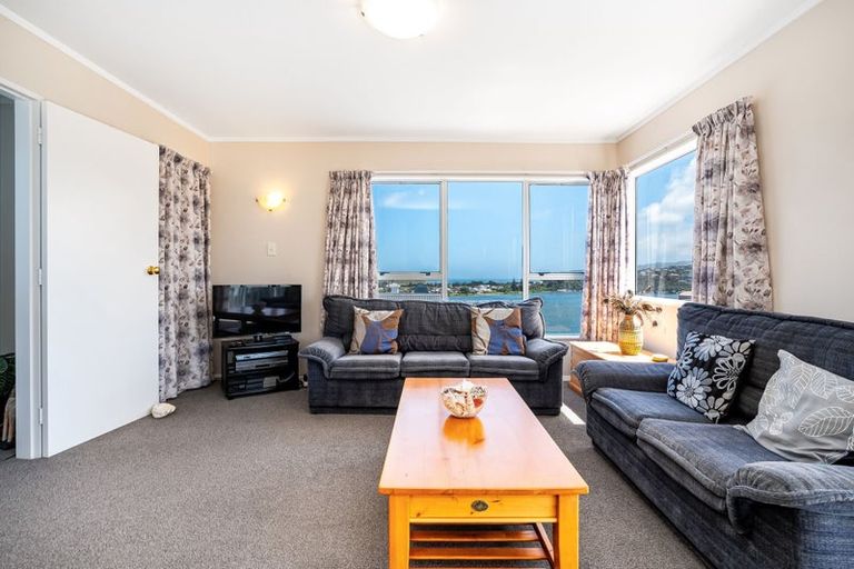 Photo of property in 76 Bayview Road, Paremata, Porirua, 5024