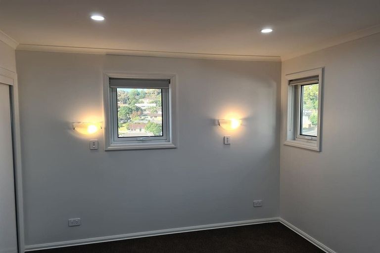 Photo of property in 36 Trias Road, Totara Vale, Auckland, 0629