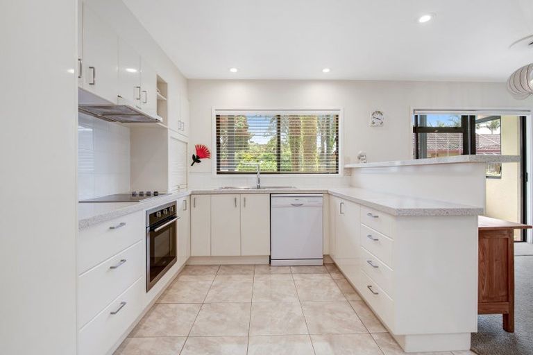 Photo of property in 15a Puriri Avenue, Orewa, 0931