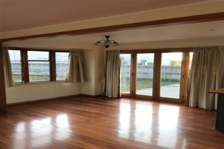 Photo of property in 11 Ramwall Place, Weymouth, Auckland, 2103