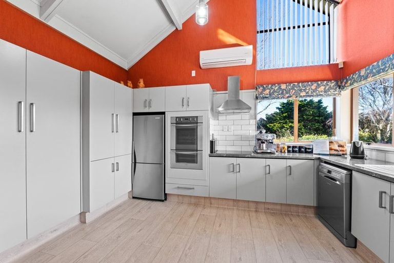 Photo of property in 15 Quin Crescent, Hawera, 4610