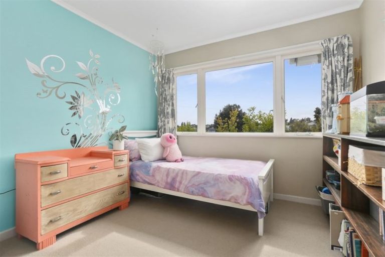 Photo of property in 31 Sunnyside Road, Sunnyvale, Auckland, 0612