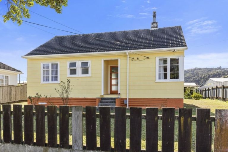 Photo of property in 7 Poole Street, Taita, Lower Hutt, 5011