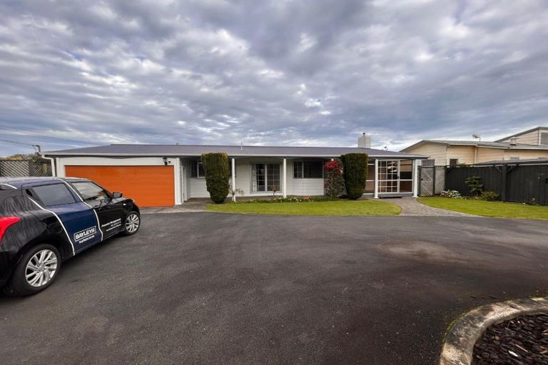 Photo of property in 121 Karaka Street, Castlecliff, Whanganui, 4501