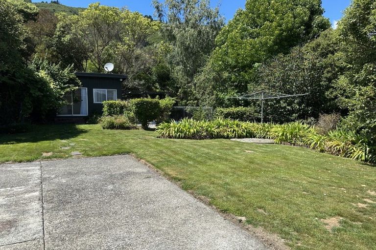 Photo of property in 128 Waikawa Road, Picton, 7220