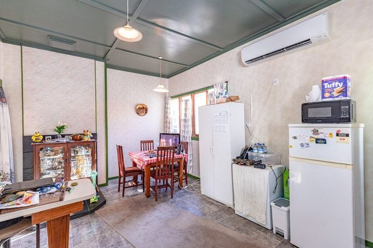 Photo of property in 30 Karaka Street, Castlecliff, Whanganui, 4501