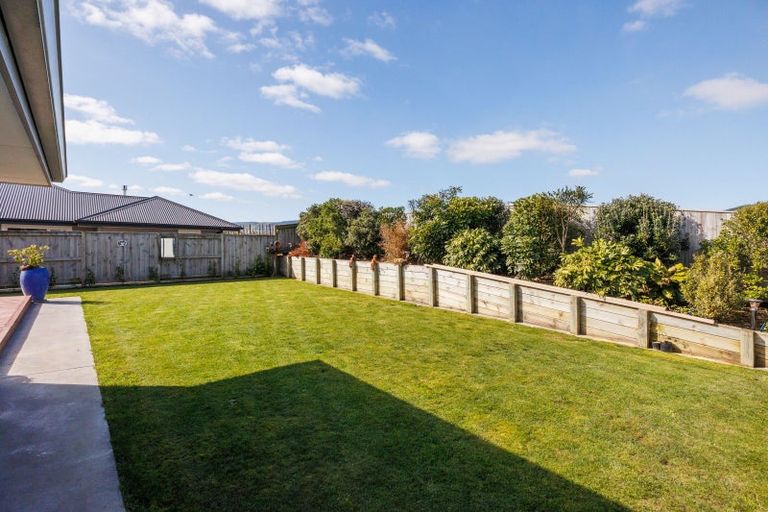 Photo of property in 6 Atlantic Drive, Fitzherbert, Palmerston North, 4410