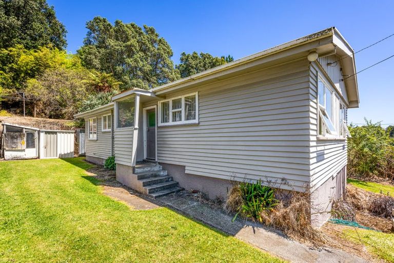 Photo of property in 28 Whakawhiti Street, Marfell, New Plymouth, 4310