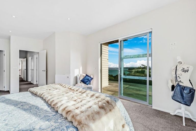 Photo of property in 87 Roberts Road, Matakatia, Whangaparaoa, 0930