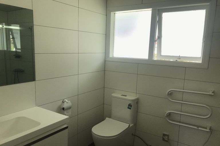 Photo of property in 2/162 Coronation Road, Hillcrest, Auckland, 0627