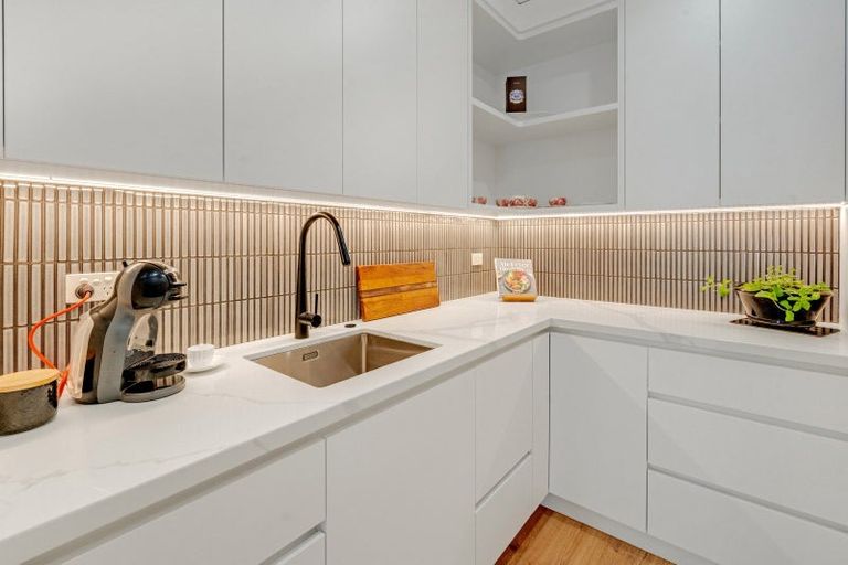 Photo of property in 10 Sea View Terrace, Cockle Bay, Auckland, 2014