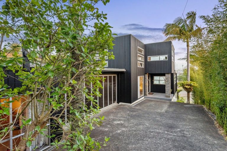 Photo of property in 39 Maritime Terrace, Birkenhead, Auckland, 0626