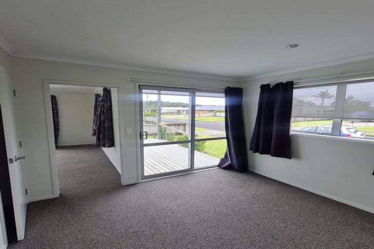 Photo of property in 8 Wells Place, Whitianga, 3510