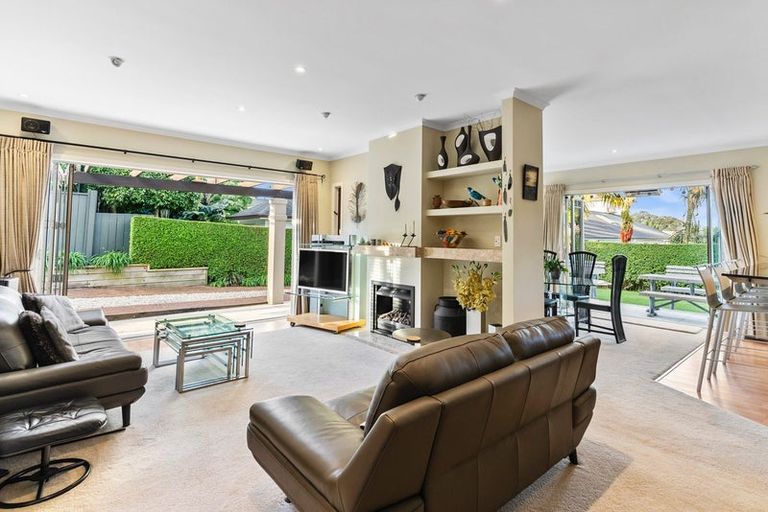 Photo of property in 205a Hurstmere Road, Takapuna, Auckland, 0622