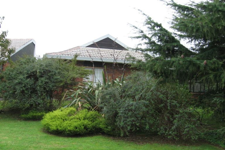 Photo of property in 14 Ganymede Place, Half Moon Bay, Auckland, 2012