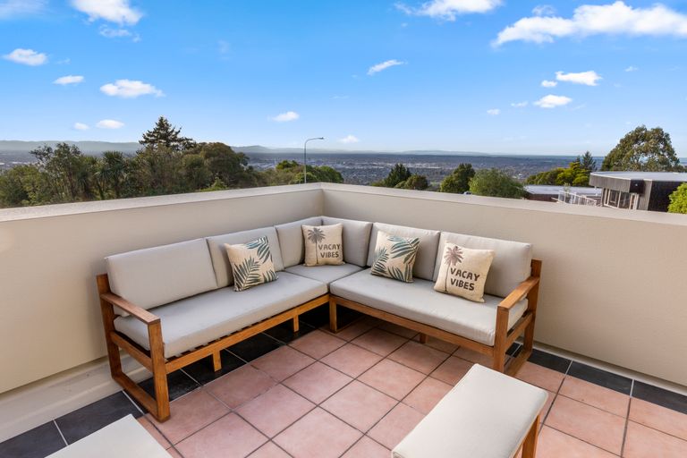 Photo of property in 30 Takahe Drive, Cashmere, Christchurch, 8022