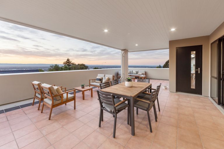 Photo of property in 30 Takahe Drive, Cashmere, Christchurch, 8022