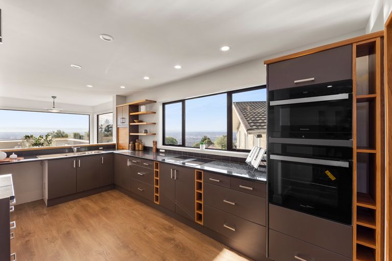 Photo of property in 30 Takahe Drive, Cashmere, Christchurch, 8022