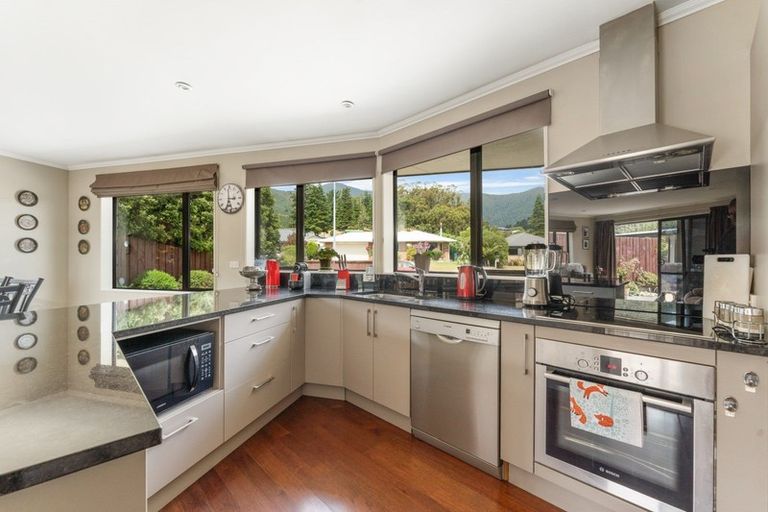 Photo of property in 19 Admiralty Place, Waikawa, Picton, 7220