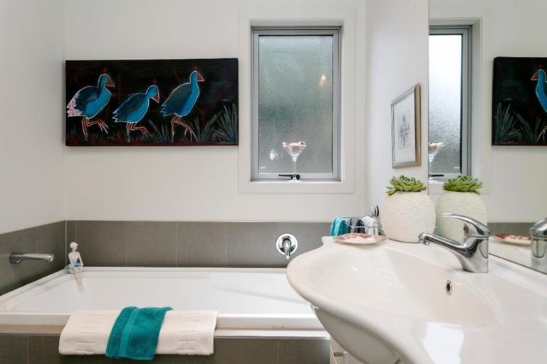 Photo of property in 15 Parata Street, Two Mile Bay, Taupo, 3330