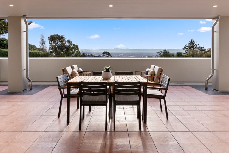 Photo of property in 30 Takahe Drive, Cashmere, Christchurch, 8022