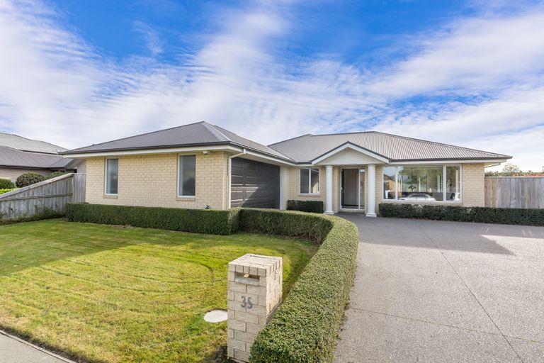 Photo of property in 35 Mariposa Crescent, Aidanfield, Christchurch, 8025