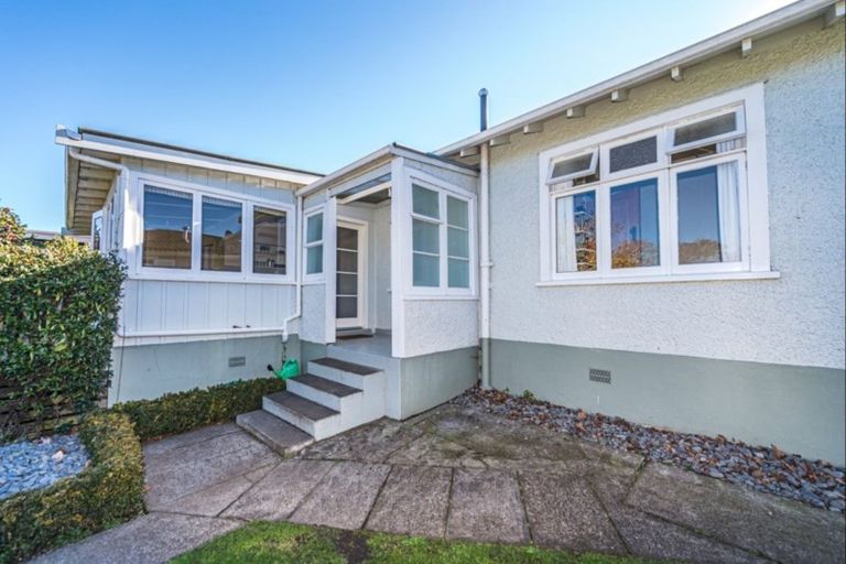 Photo of property in 19 Tarata Street, Saint Johns Hill, Whanganui, 4501