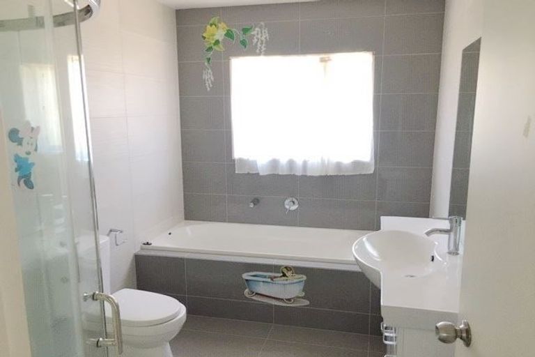 Photo of property in 23d Lexington Drive, Botany Downs, Auckland, 2010