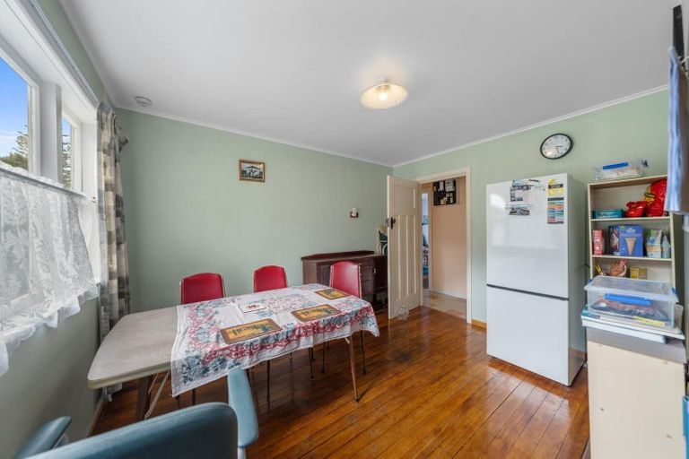 Photo of property in 41 Hutchinson Avenue, New Lynn, Auckland, 0600