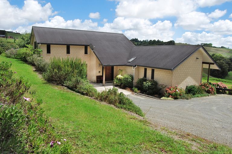 Photo of property in 87 Hurndall Street East, Maungaturoto, 0520