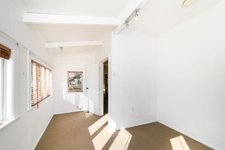 Photo of property in 53 Manson Street, Terrace End, Palmerston North, 4410