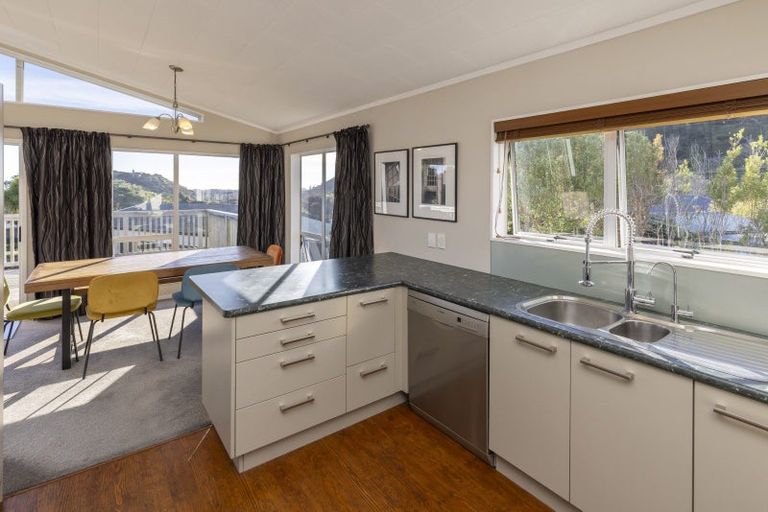 Photo of property in 43 Kaitawa Crescent, Paraparaumu, 5032