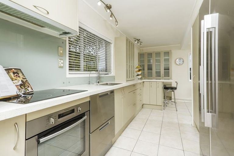 Photo of property in 38 Catalina Crescent, Forrest Hill, Auckland, 0620