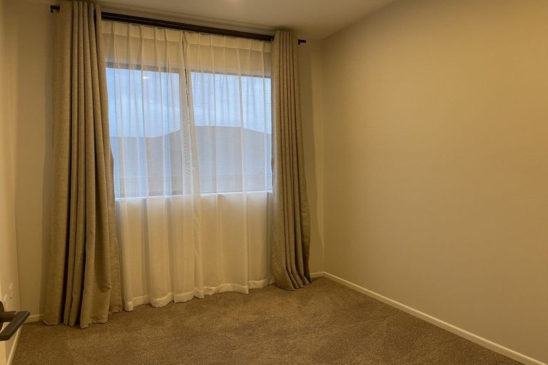 Photo of property in 21 Reserva Crescent, Kumeu, 0810
