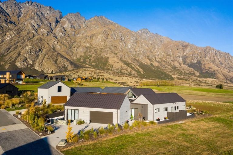 Photo of property in 8 Brett Lane, Jacks Point, Queenstown, 9371
