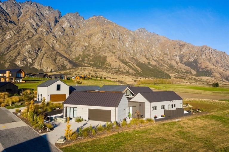 Photo of property in 8 Brett Lane, Jacks Point, Queenstown, 9371