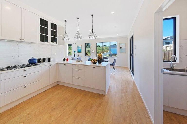 Photo of property in 28 Celestial Crescent, Orewa, 0931