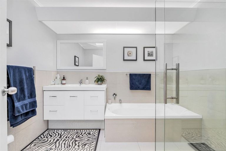 Photo of property in 9 Serrita Avenue, Sunnyhills, Auckland, 2010