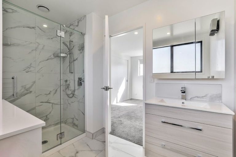 Photo of property in 4/57 Taikata Road, Te Atatu Peninsula, Auckland, 0610