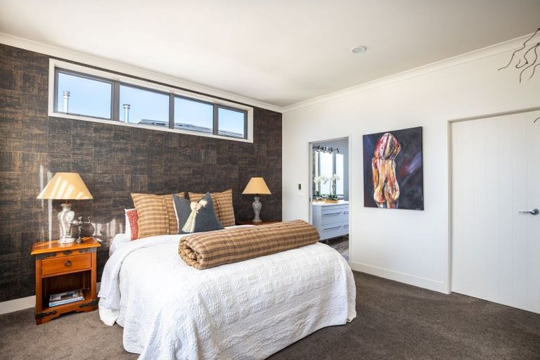 Photo of property in 12 Autere Street, Strandon, New Plymouth, 4312